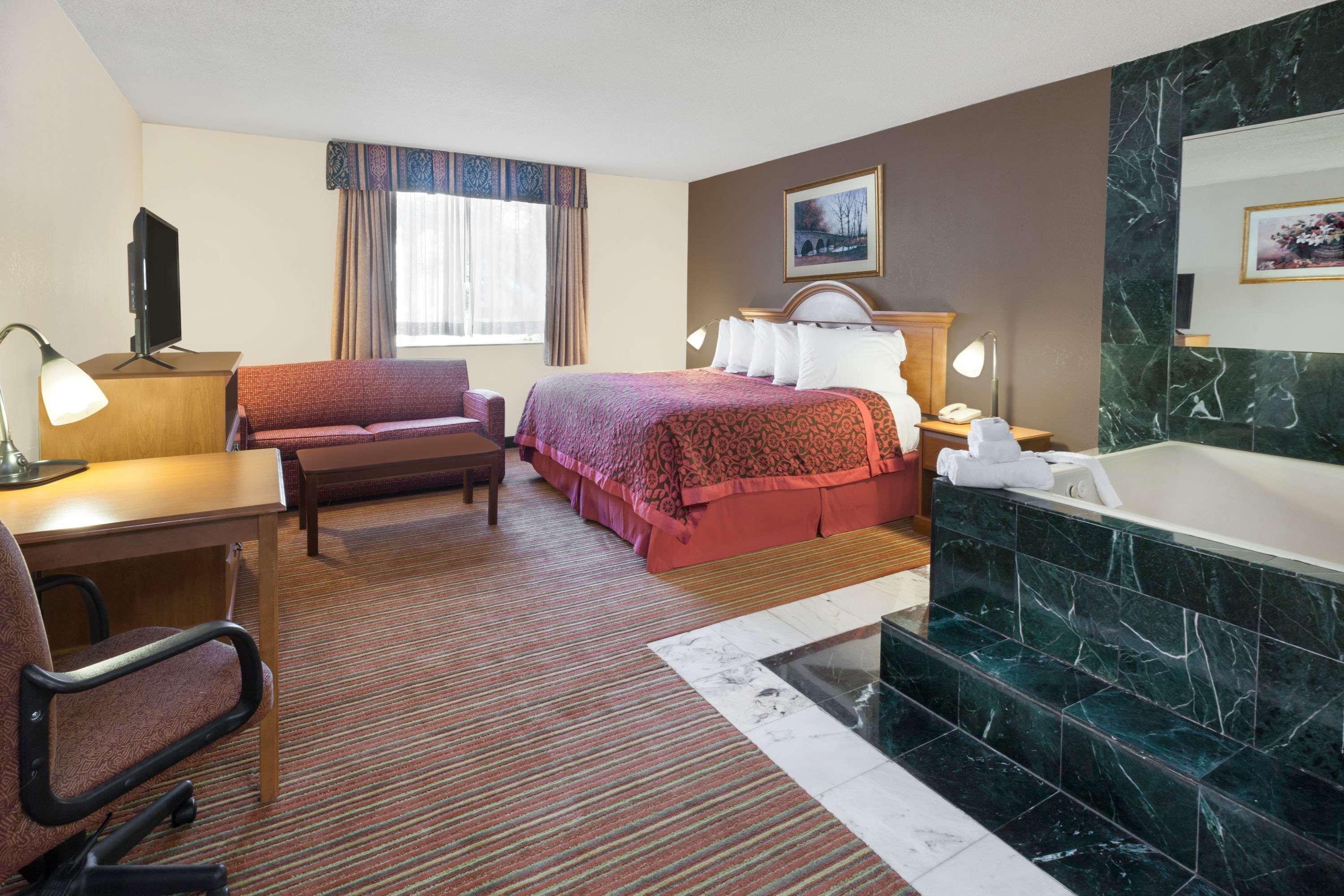 Days Inn By Wyndham Albion Екстер'єр фото