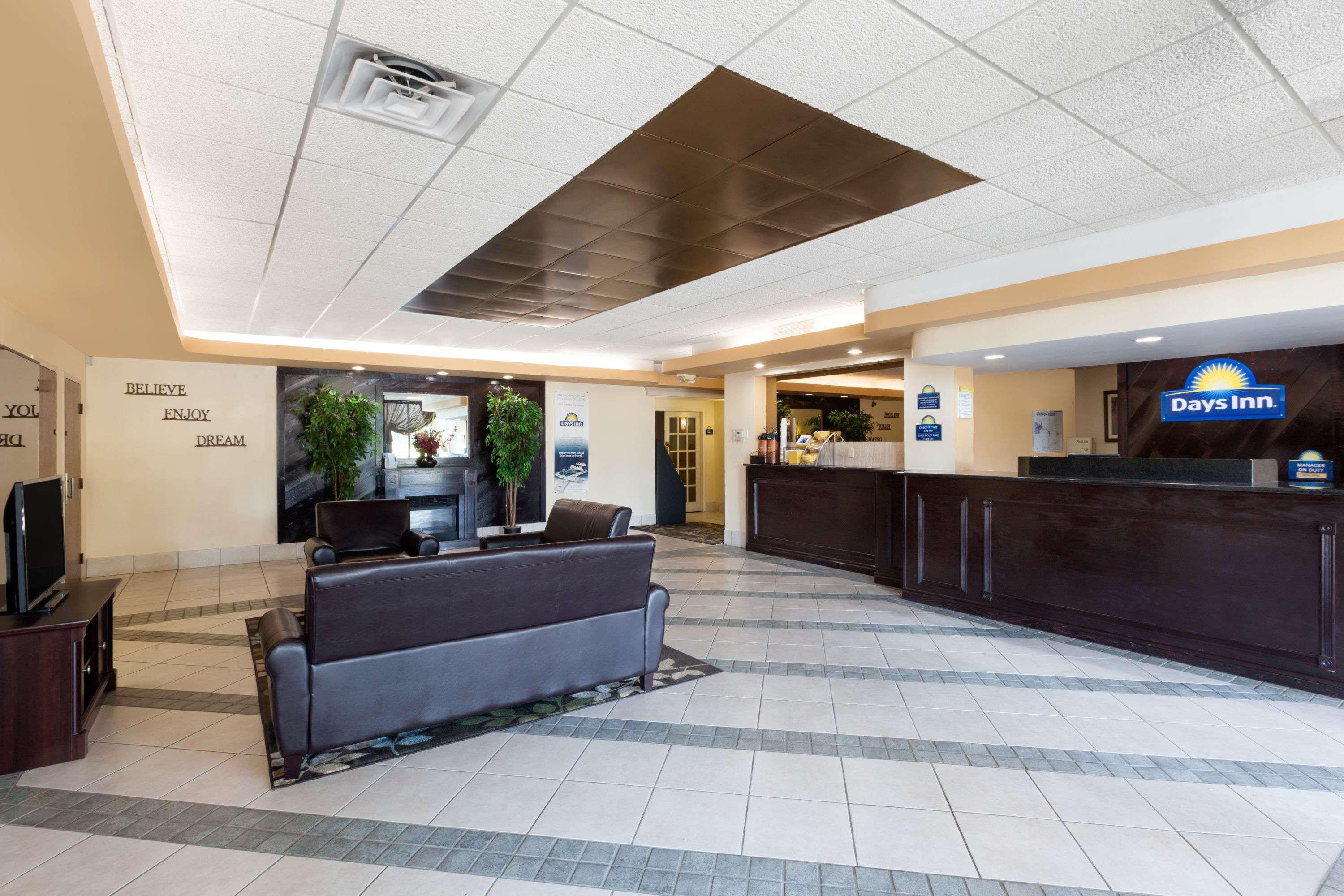Days Inn By Wyndham Albion Екстер'єр фото