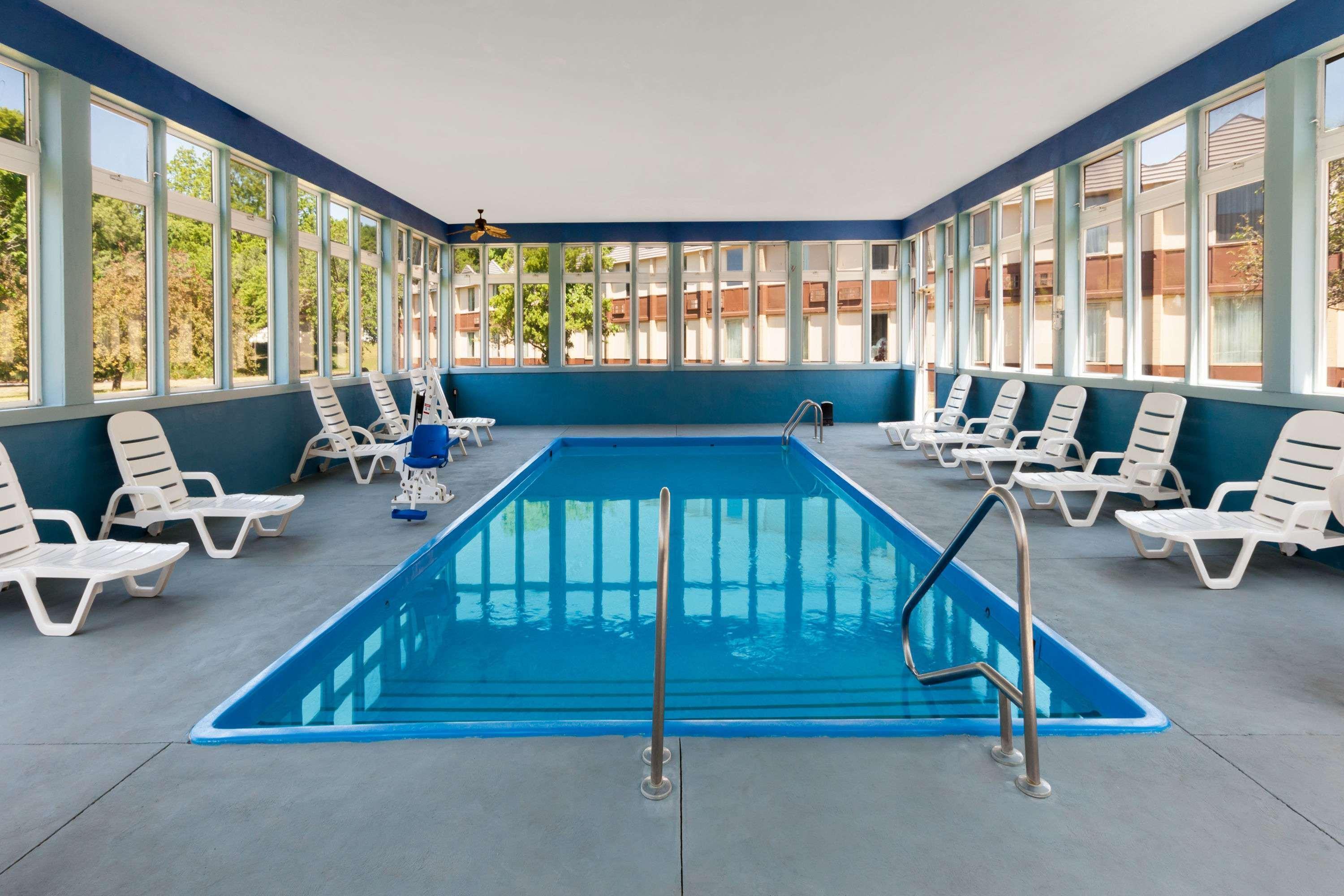Days Inn By Wyndham Albion Екстер'єр фото